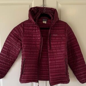 Women’s Patagonia Maroon Hooded Puffer Jacket